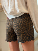 Short Judie léopard en jean 100% coton taille haute à bord festonné – Siamoise