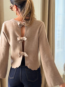 Maille Joséphine beige taupe dos ouvert avec trois nœuds – Siamoise