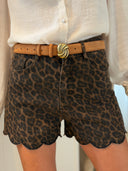 Short Judie léopard en jean 100% coton taille haute à bord festonné – Siamoise