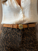 Ceinture Servane femme en cuir camel avec boucle ronde en métal laiton doré – Siamoise