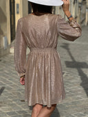 Robe dorée manches longues femme Pénélope avec décolleté V et taille ceinturée – Siamoise