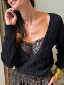 Pull noir femme réversible Agathe col V avec empiècement brodé – Siamoise