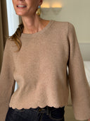 Maille Joséphine beige taupe dos ouvert avec trois nœuds – Siamoise